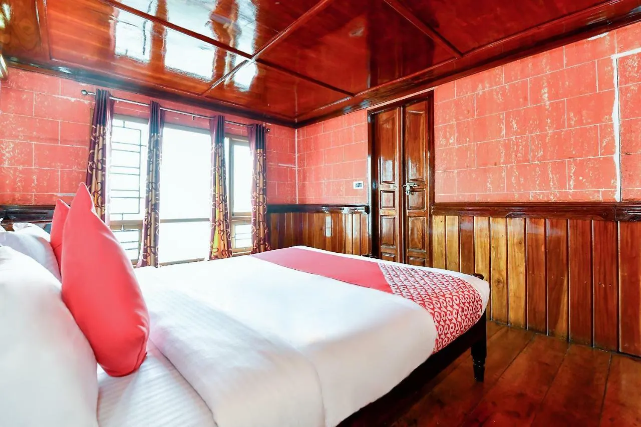 Oyo 24146 Anugraha Houseboat 6Bhk Hotel Alappuzha