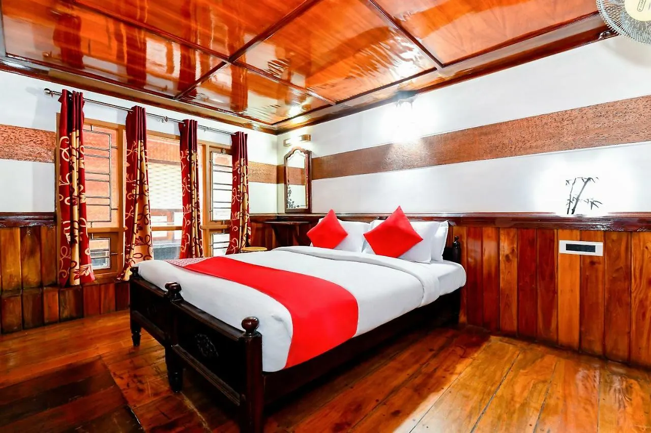 Oyo 24146 Anugraha Houseboat 6Bhk Hotel Alappuzha