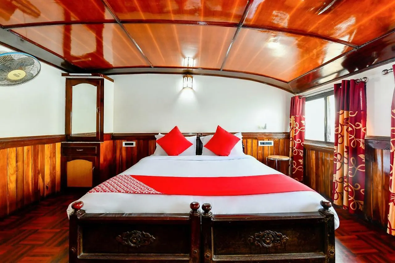 Oyo 24146 Anugraha Houseboat 6Bhk Hotel Alappuzha