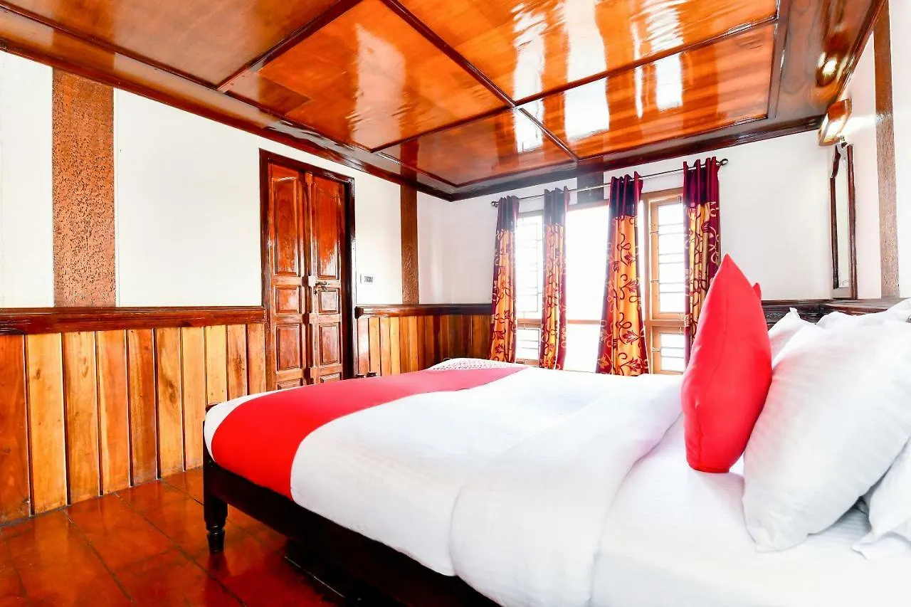 Oyo 24146 Anugraha Houseboat 6Bhk Hotel Alappuzha India