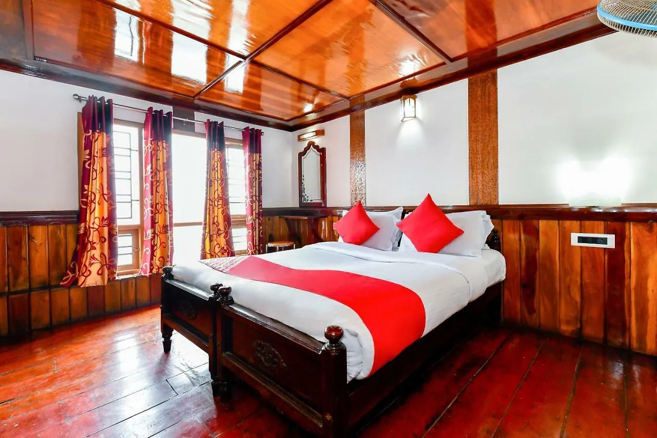 ***  Oyo 24146 Anugraha Houseboat 6Bhk Hotel Alappuzha India