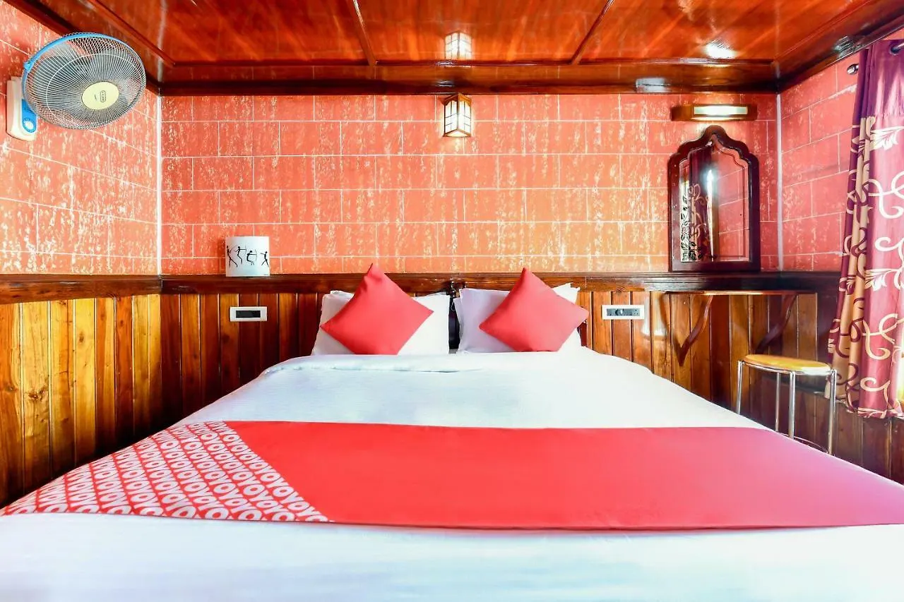 Oyo 24146 Anugraha Houseboat 6Bhk Hotel Alappuzha India