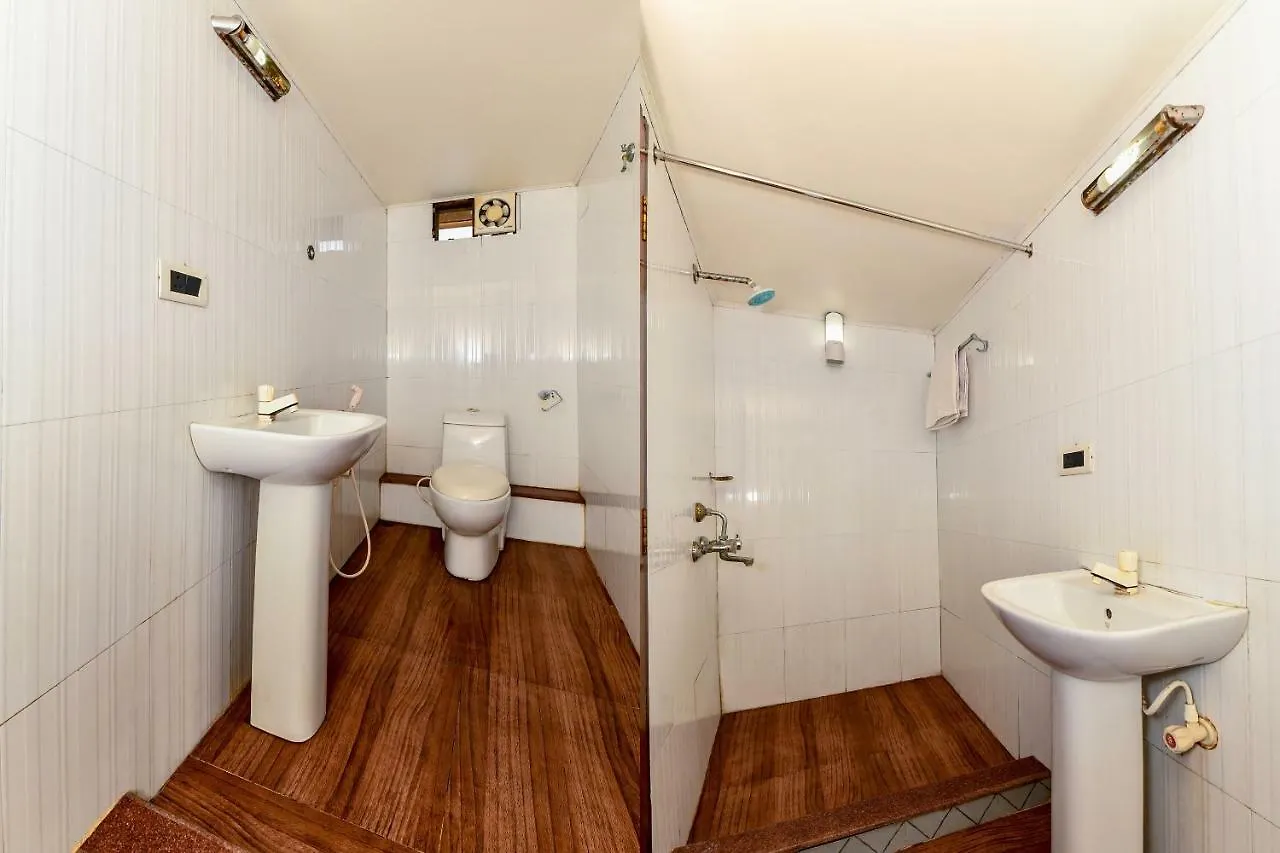 Oyo 24146 Anugraha Houseboat 6Bhk Hotel Alappuzha
