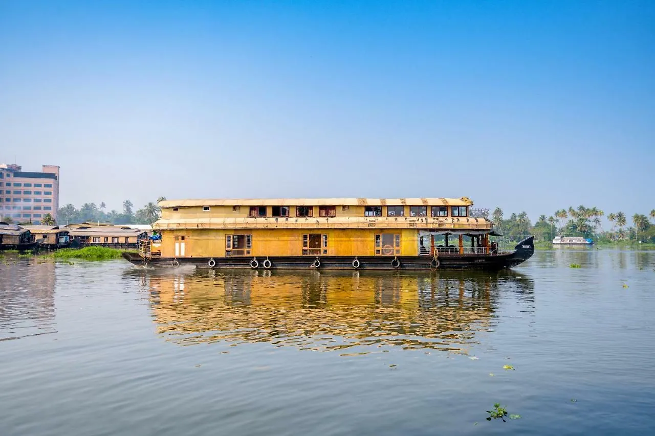 Oyo 24146 Anugraha Houseboat 6Bhk Hotel Alappuzha